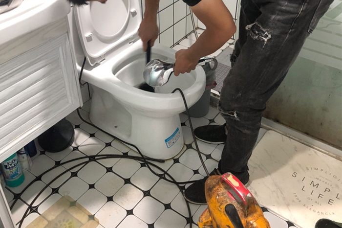 驿城疏通下水道