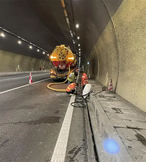 驿城隧道排水渠清淤